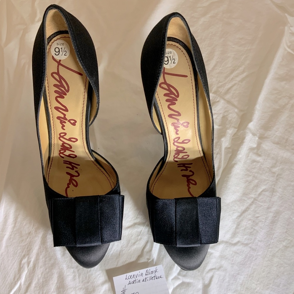 Lanvin Semi D’orsay Pumps with bow. Black satin. Size 39.5